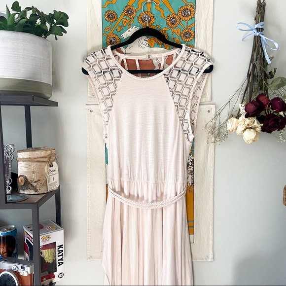 Shell Flowy Dress - Picture 2 of 10